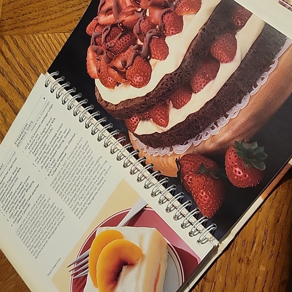 ● Cookbook: Simply Delicious Desserts - Picture 11 of 12